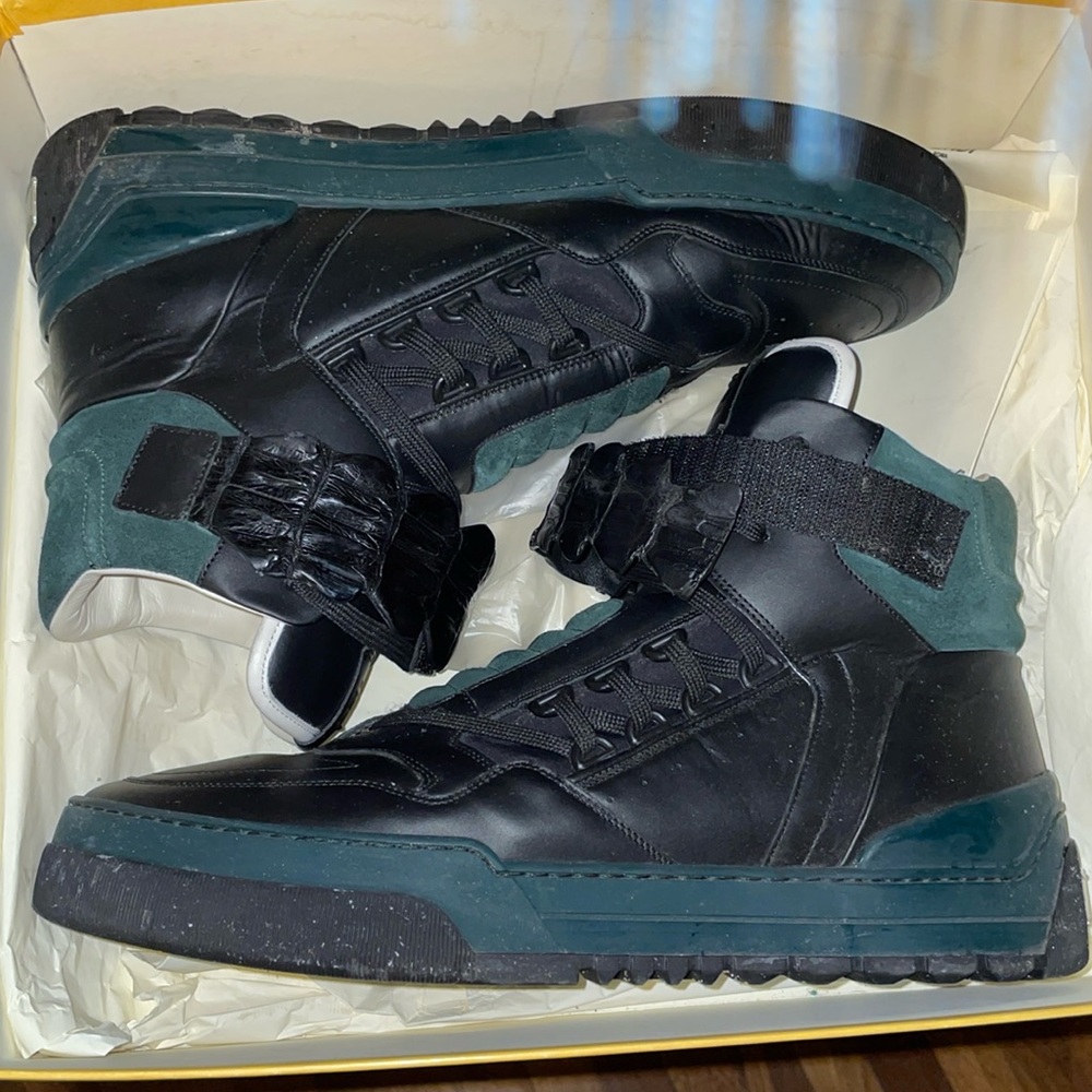 Men hi top Fendi sneakers